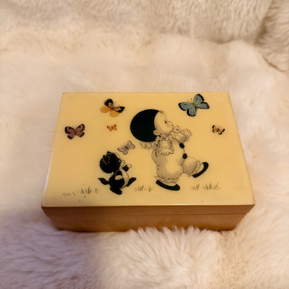 Vintage Decorative mechanical music Box with Cartoon Design